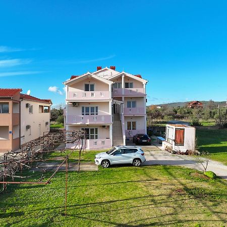 Beachfront Apartments Jermen Sukošan Eksteriør billede