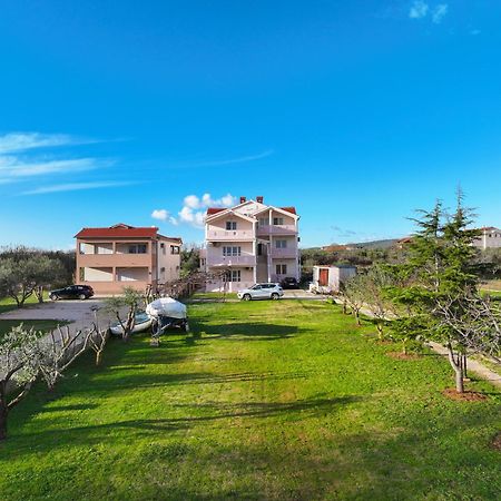 Beachfront Apartments Jermen Sukošan Eksteriør billede