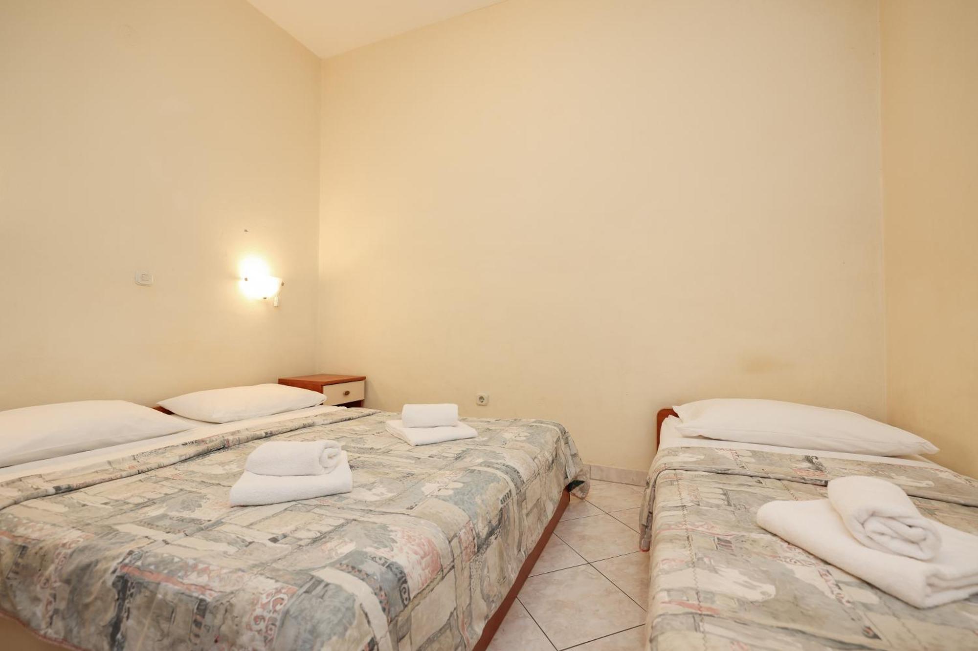 Beachfront Apartments Jermen Sukošan Eksteriør billede