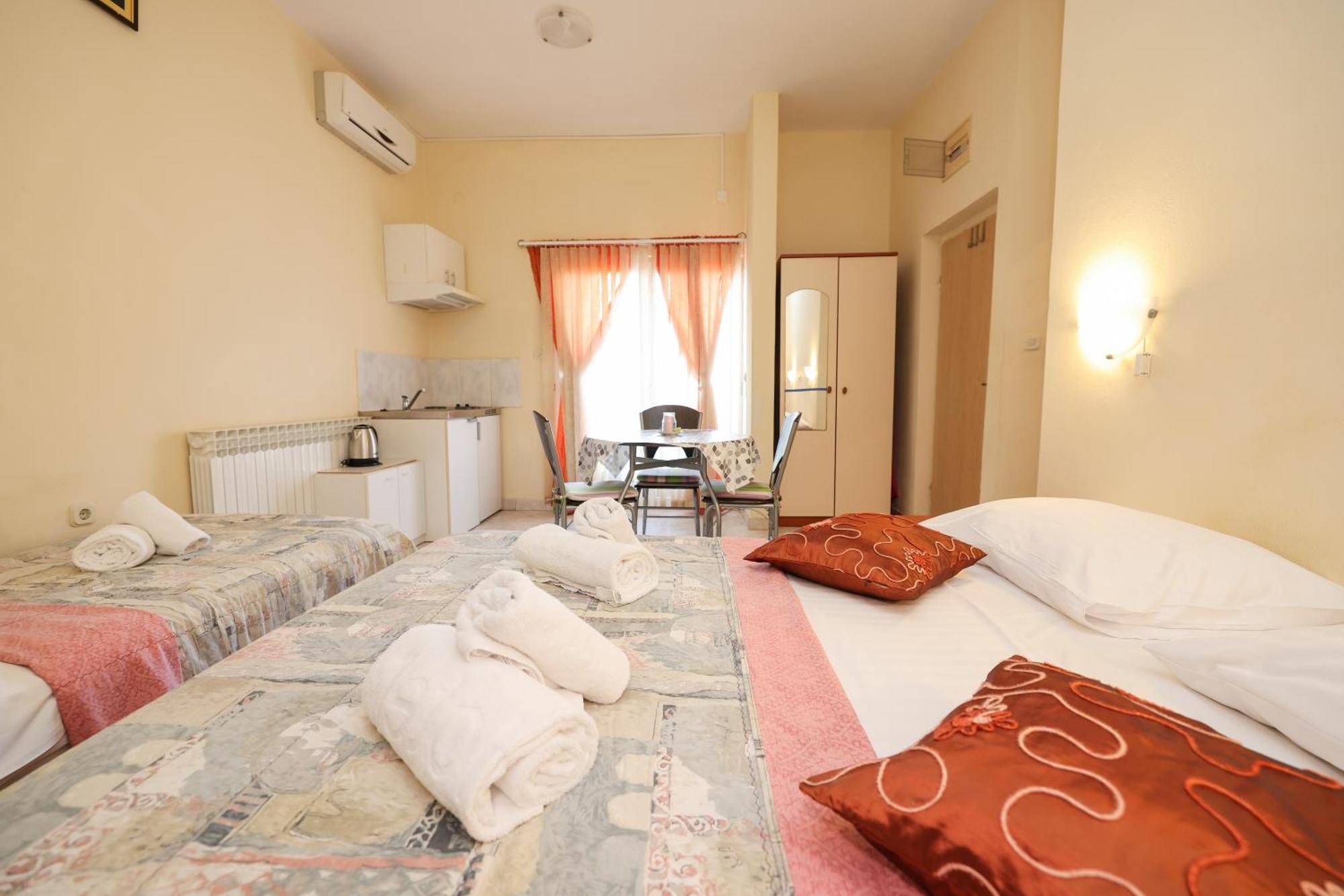 Beachfront Apartments Jermen Sukošan Eksteriør billede