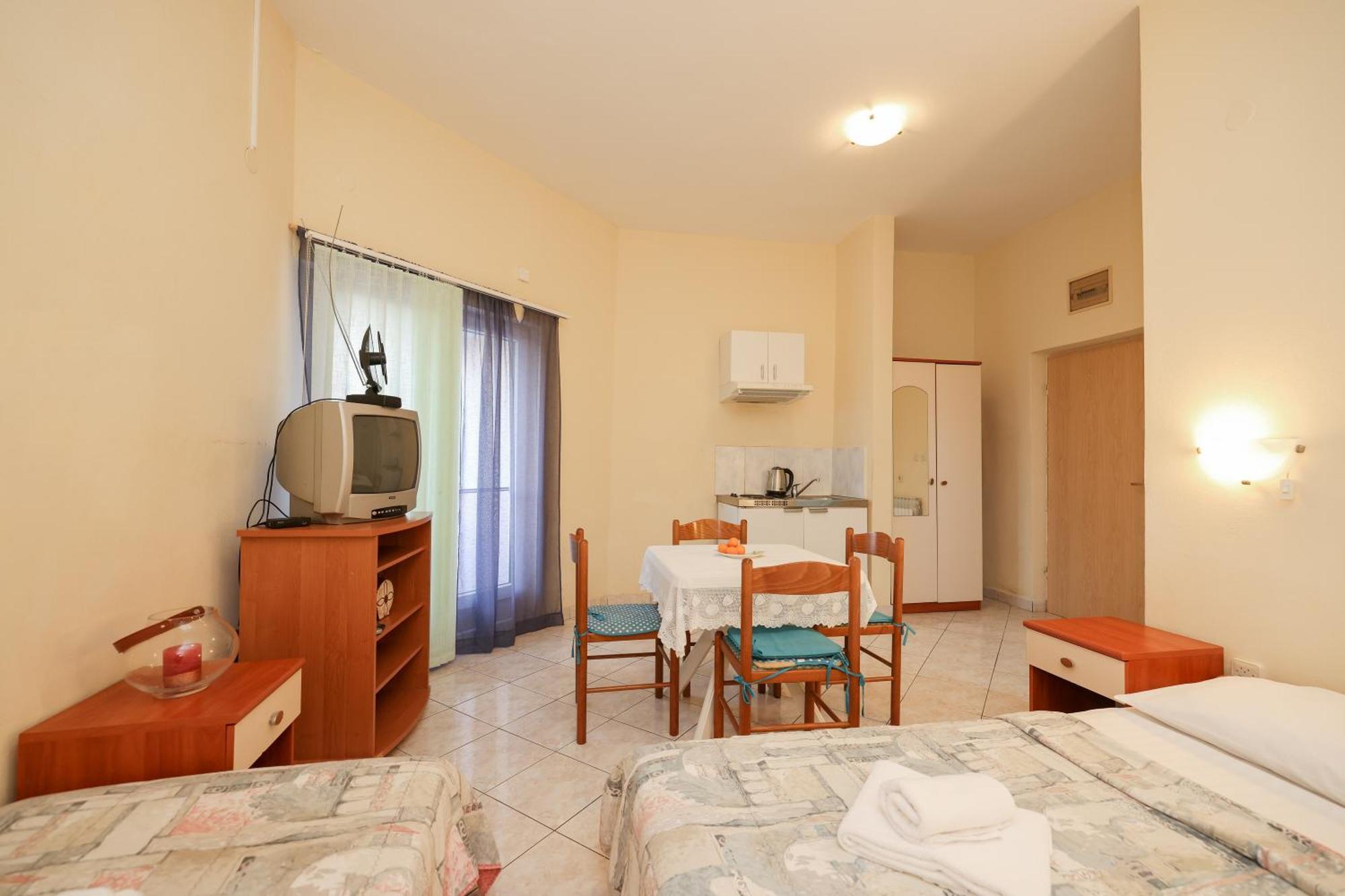 Beachfront Apartments Jermen Sukošan Eksteriør billede