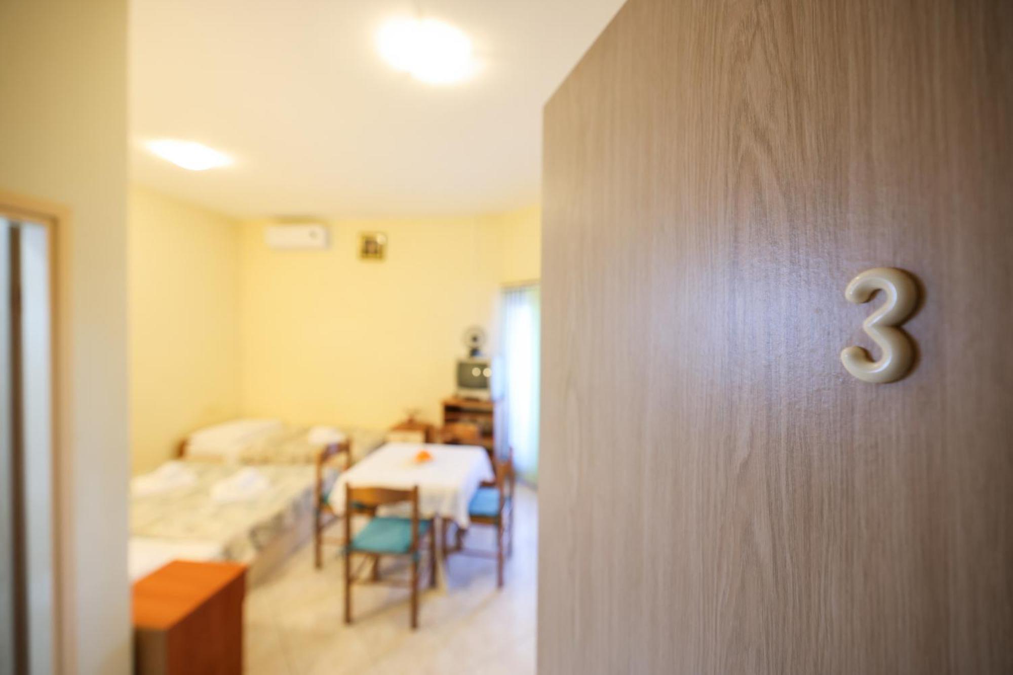 Beachfront Apartments Jermen Sukošan Eksteriør billede