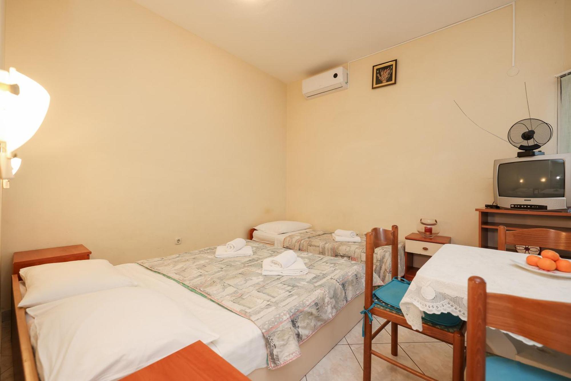 Beachfront Apartments Jermen Sukošan Eksteriør billede