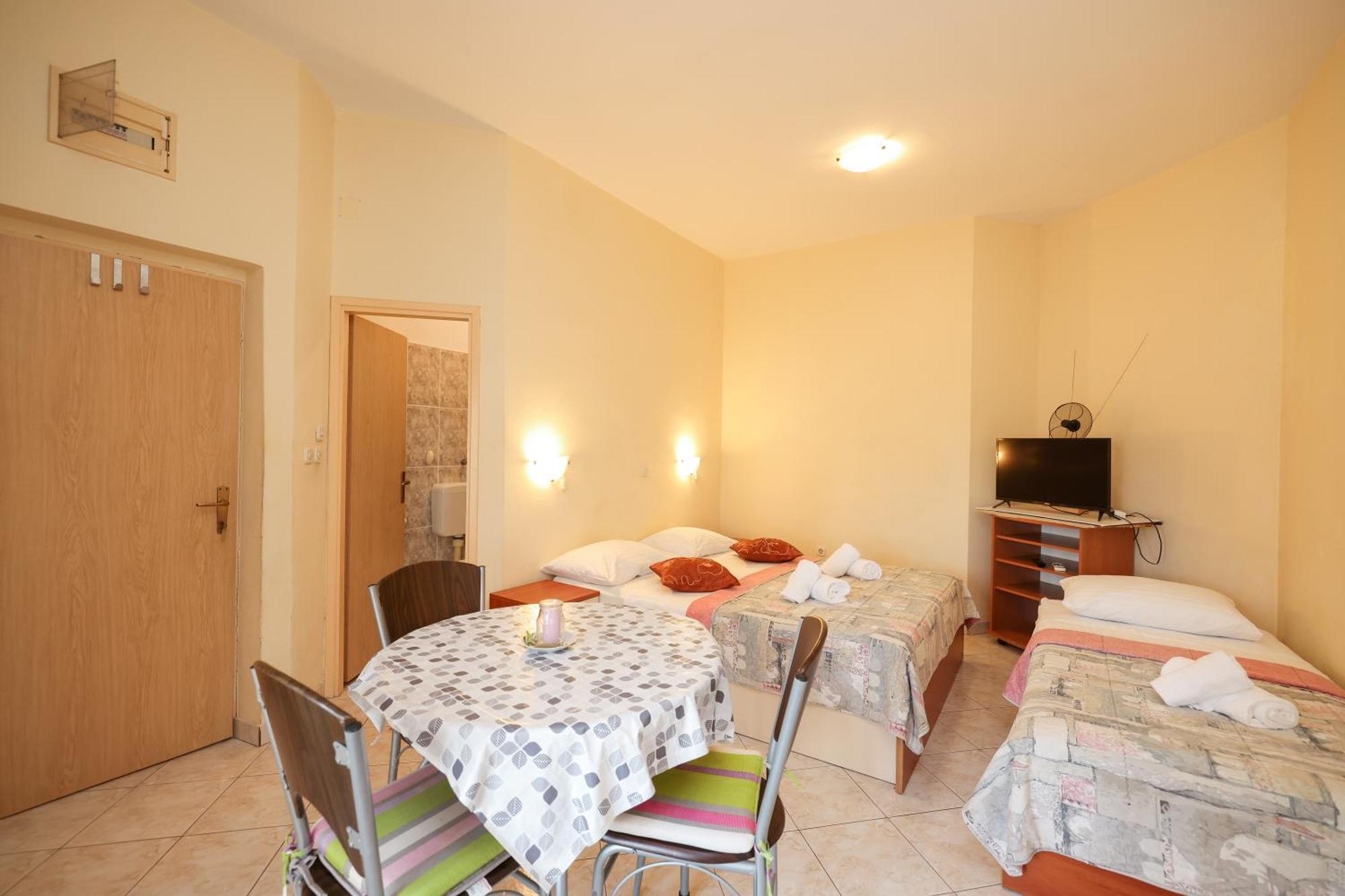 Beachfront Apartments Jermen Sukošan Eksteriør billede
