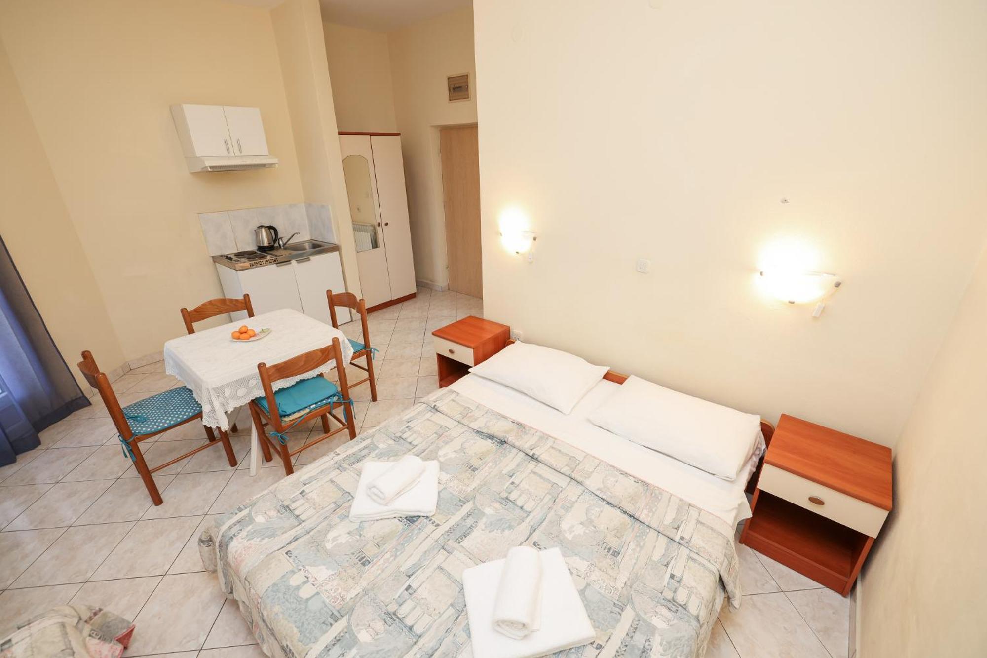 Beachfront Apartments Jermen Sukošan Eksteriør billede