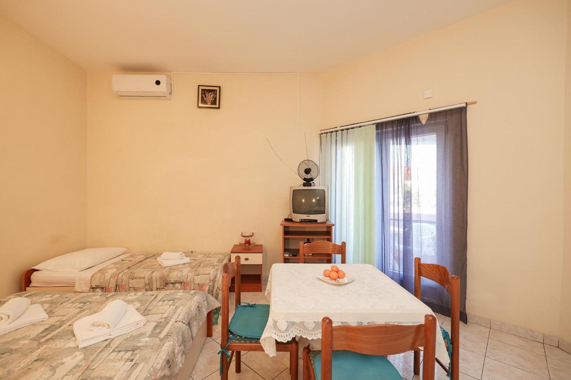 Beachfront Apartments Jermen Sukošan Eksteriør billede