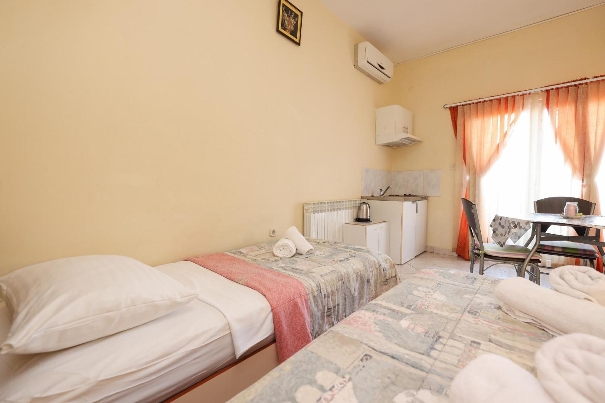 Beachfront Apartments Jermen Sukošan Eksteriør billede