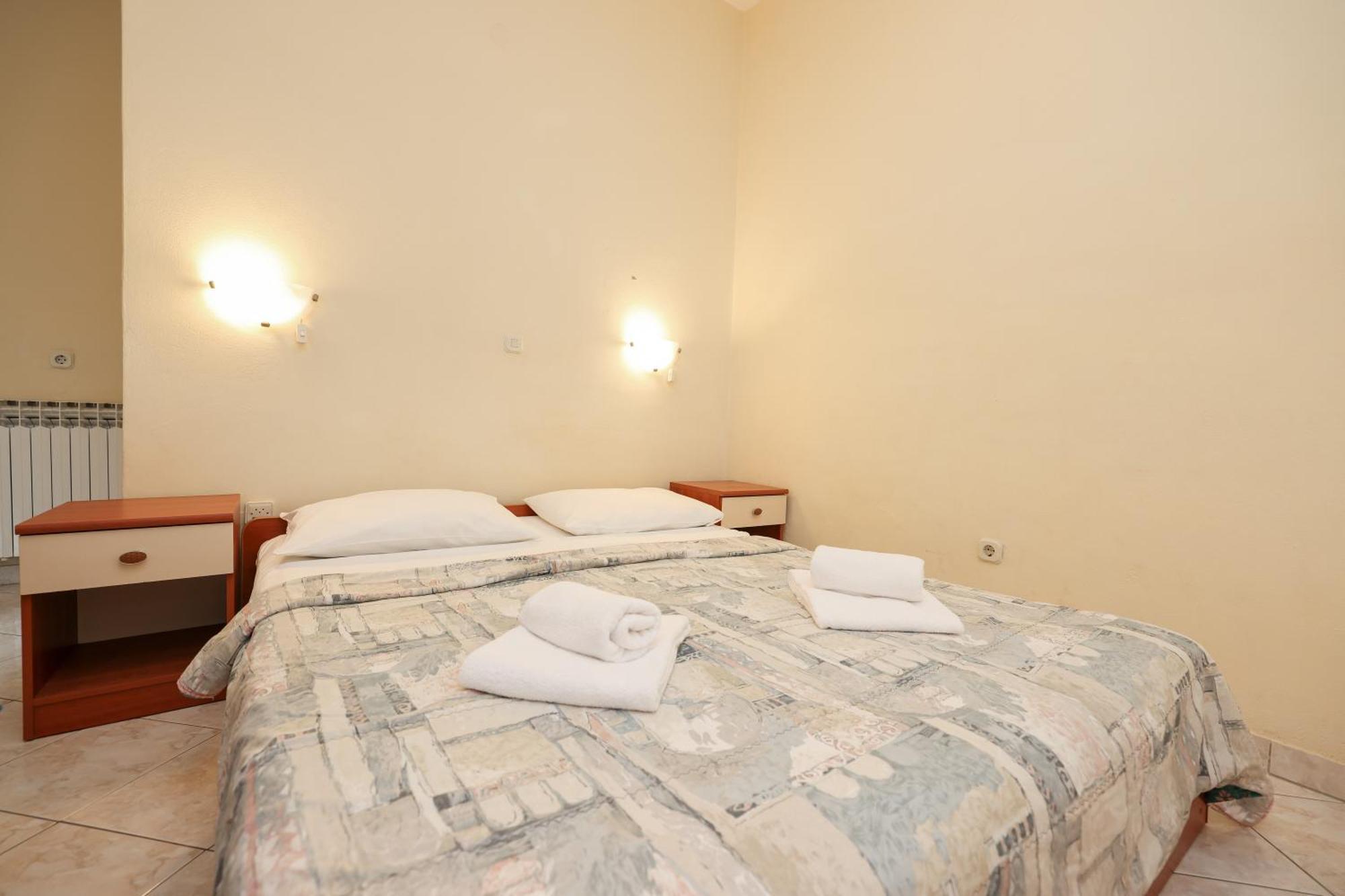 Beachfront Apartments Jermen Sukošan Eksteriør billede