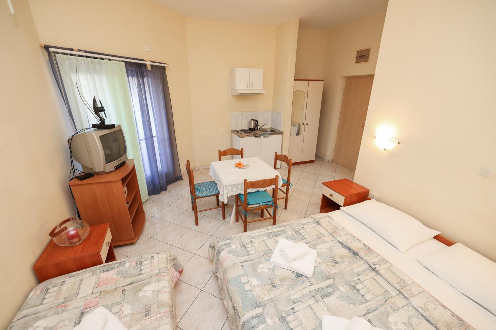 Beachfront Apartments Jermen Sukošan Eksteriør billede