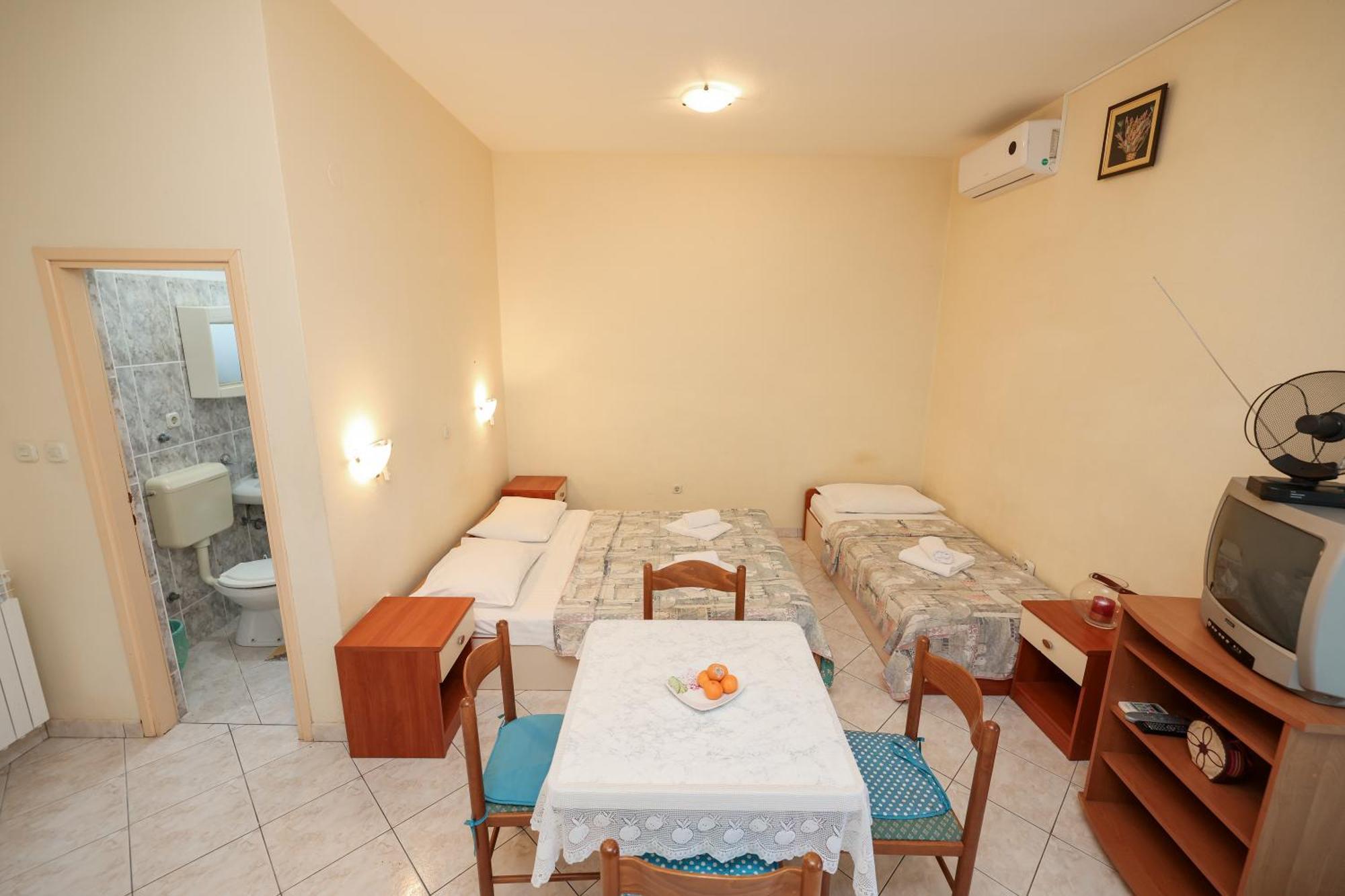 Beachfront Apartments Jermen Sukošan Eksteriør billede